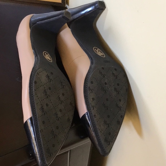 Pumps - Picture 3 of 6